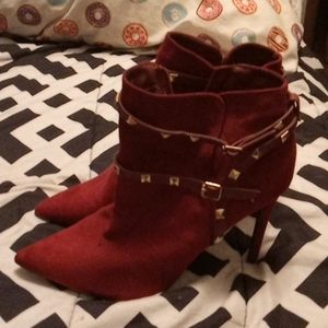 Women's heels Cranberry colored Never Worn